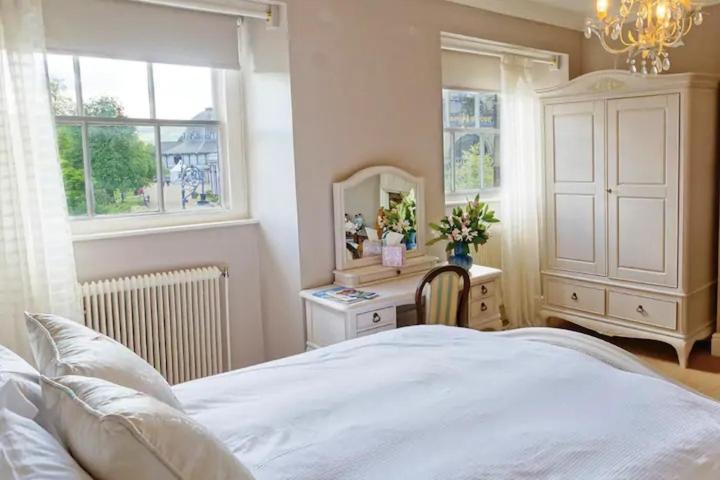 No 6 The Square Tearooms & Accommodation Buxton  Exterior photo