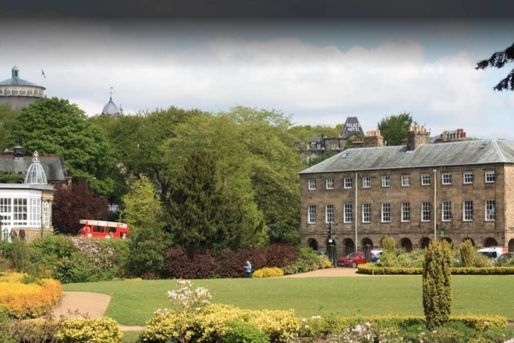 No 6 The Square Tearooms & Accommodation Buxton  Exterior photo