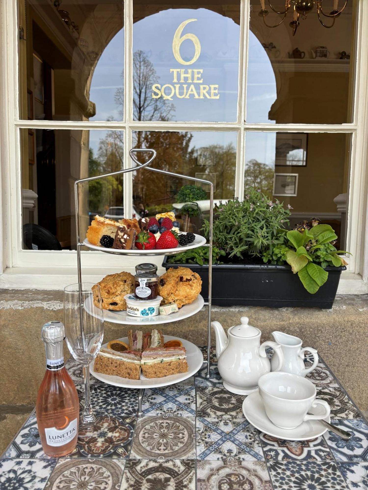 No 6 The Square Tearooms & Accommodation Buxton  Exterior photo